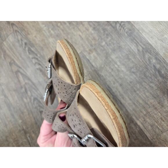 Earth Perforated Leather Slide Sandals Sand Antigua Warm Taupe Shoes Size 8.5 - Picture 6 of 9